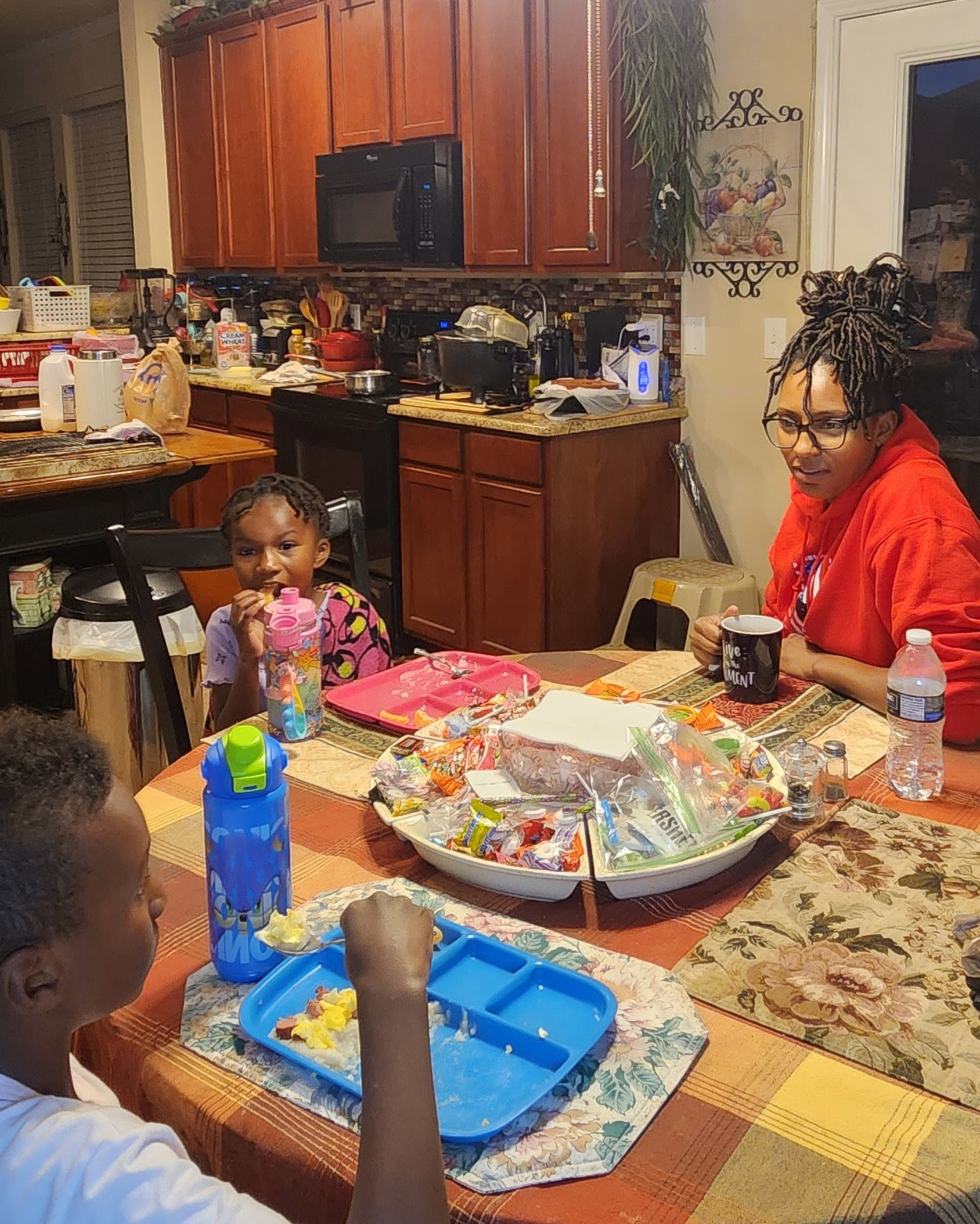 family routine morning breakfast