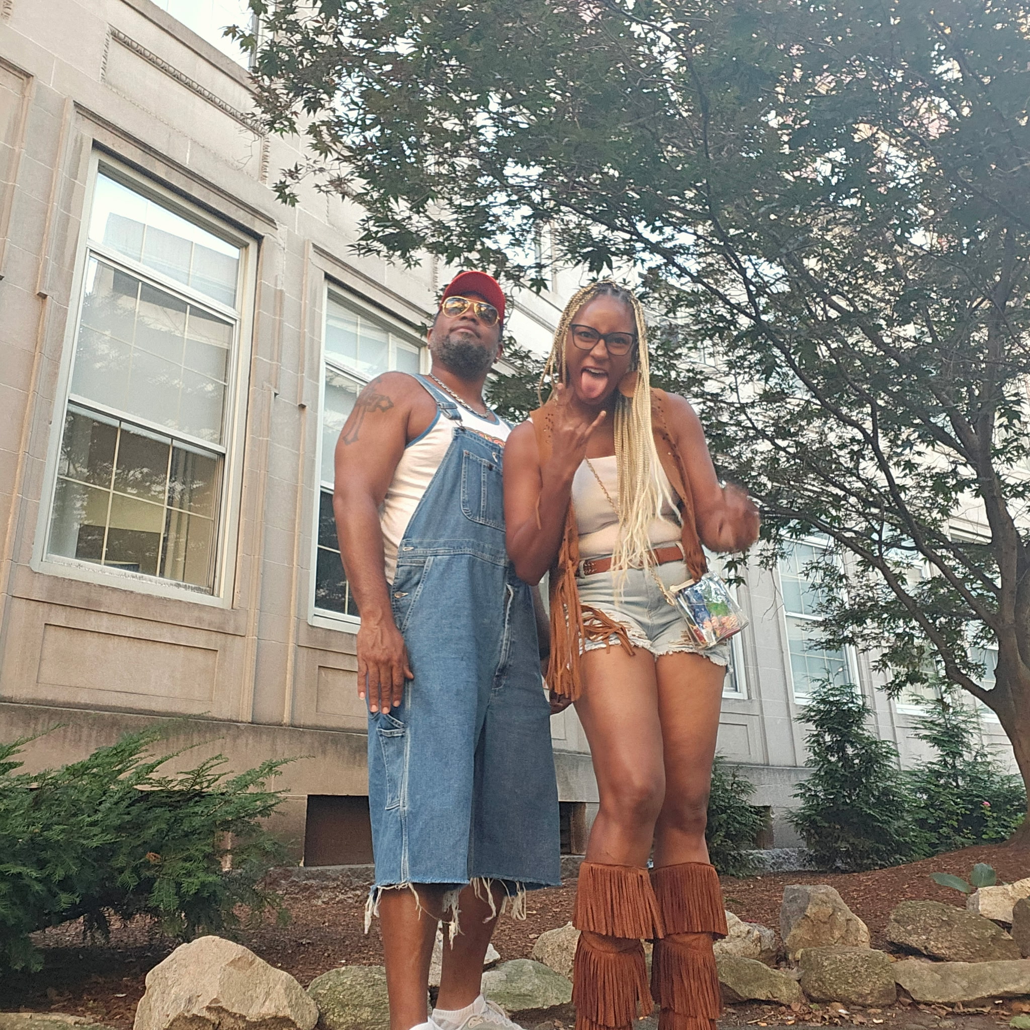 friendship at the concert